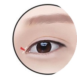 Mở góc mắt trong bước 3 — loại bỏ da không cần thiết